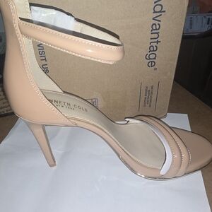 Kenneth Cole Women's Tan Heels NWOT NWOB 9.5M